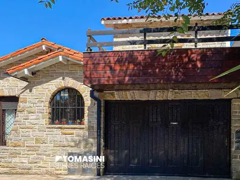 CHALET DE 4 AMBIENTES CON GARAGE, PARRILLA Y DEPARTAMENTO