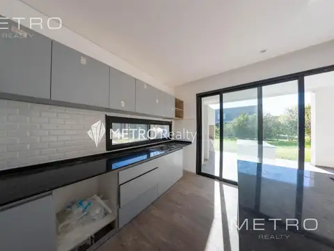 Casa en Venta, 5 ambientes, Haras Santa Maria, Pilar