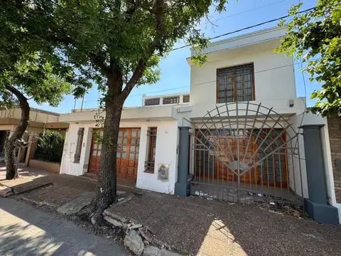 Casa en venta- Barrio G. Lehmann