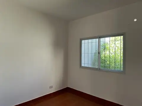 Casa en Alquiler con 2 cocheras