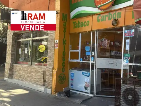 Maxikiosco sobre Av. Juan B. Alberdi a dos cuadras de Plaza Flores