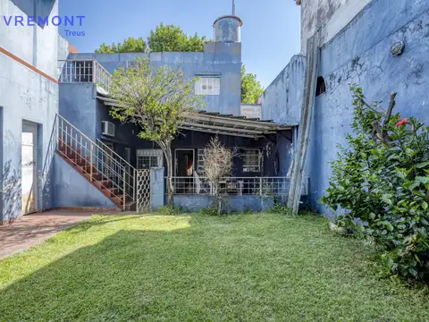  RESERVADO  Victor Hugo 2400 -  Casa en Venta - Jardín, Terraza. Lote único. A reciclar.