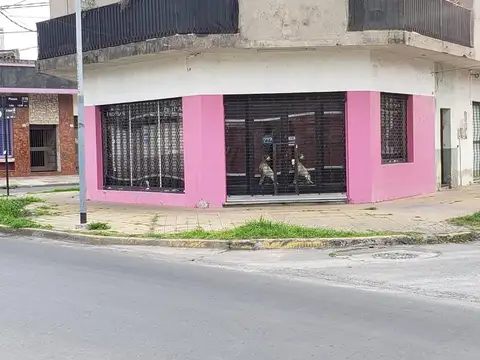 S. MARTÍN (LOURDES) LOCAL 48M2 C/FTE a 3 CALLES.