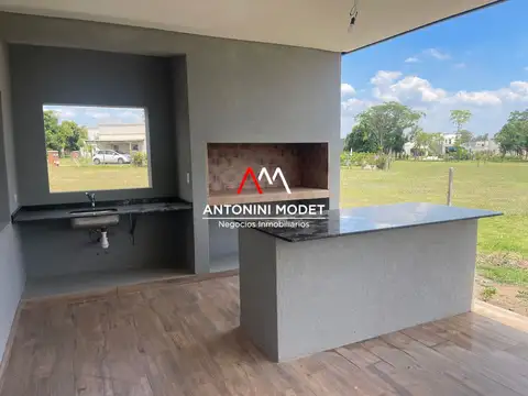 Casa en Venta en Pilar del Este - Santa Lucia, USD 200.000