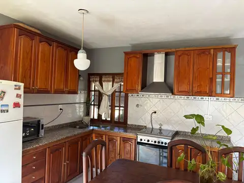 Casa en Venta con 3 cocheras