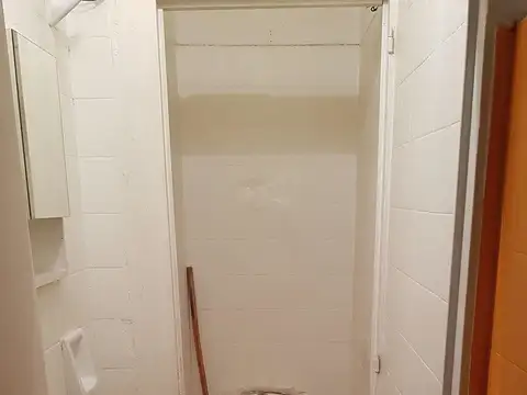 (RETASADO) Local al Frente con Vidriera Baño Deposito