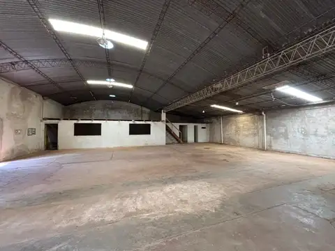 Galpon en Venta 40  mts Fondo