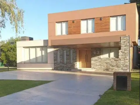 Casa en venta y/o alquiler  en Country Boca Raton