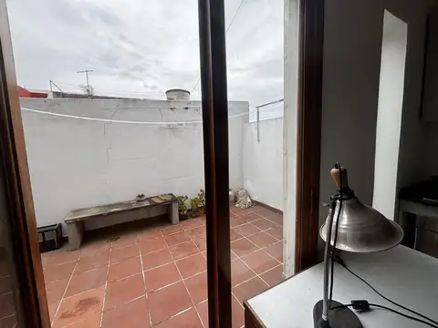 Departamento 2 ambientes con balcón y patio – Santos Dumont al 4400 Chacarita (sin expensas)