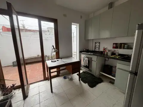 Departamento 2 ambientes con balcón y patio – Santos Dumont al 4400 Chacarita (sin expensas)