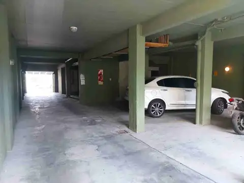 Venta cochera 12mts² en edificio en Santos Lugares
