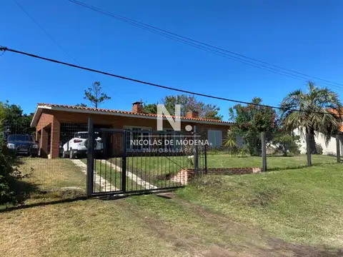 Vende casa de 3 dormitorios en Pinares, cerca del mar, Punta del Este