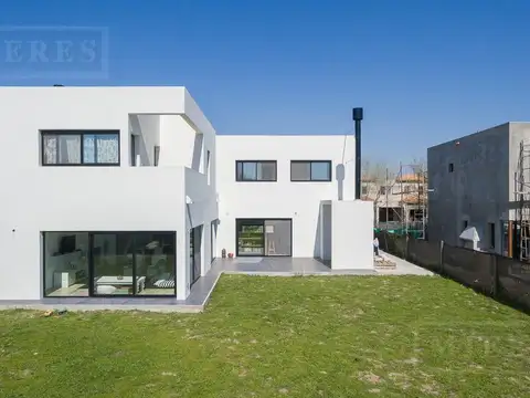 Casa en venta con renta  sobre lote Interno \u002D La Comarca Bancalari