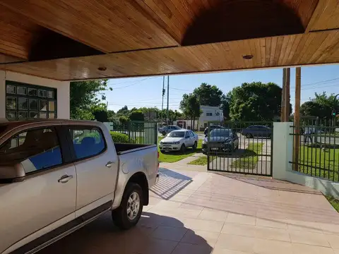 Casa 5 ambientes con 4 baños