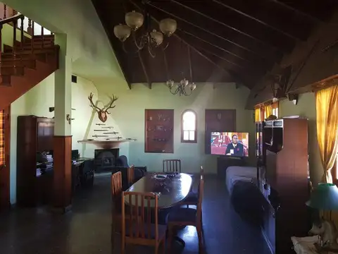 Casa en Venta con 3 cocheras