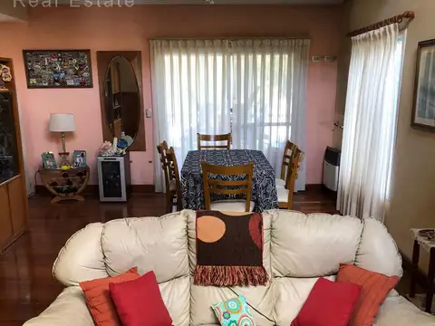 Casa 5 ambientes con 3 baños