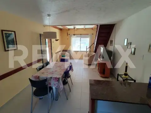 Casa 6 ambientes con 2 baños