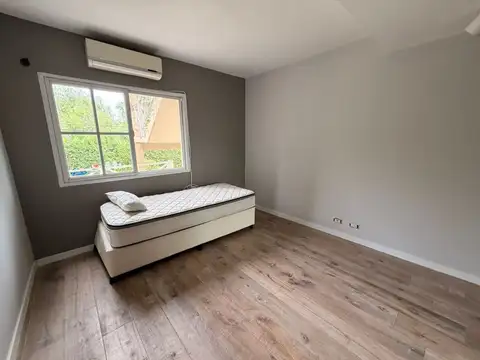 Depto Tipo Casa en Alquiler con 1 cocheras