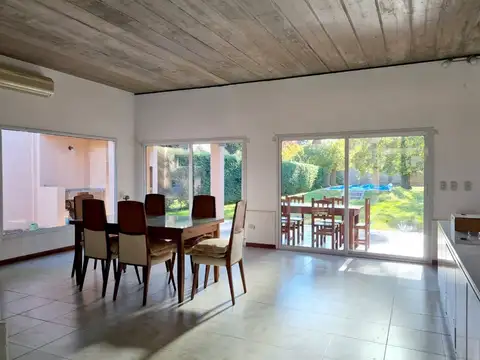 Casa 4 ambientes con 3 baños