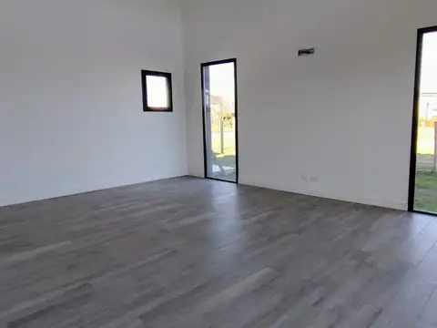 Casa 5 ambientes con 4 baños