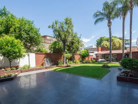 Espectacular casa de 4 ambientes con parque de 250 m2