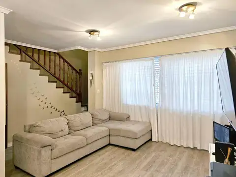 venta Casa 4 ambientes  en Villa Sarmiento con parque pileta y cochera OPORTUNIDAD