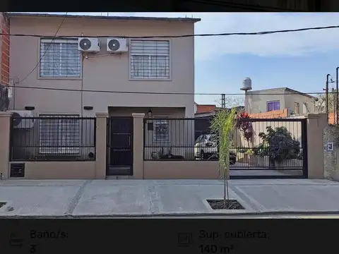 Casa en Venta, Dos Plantas, Cochera y Quincho, Ituzaingó Sur.