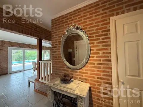 Casa 4 ambientes con 2 baños