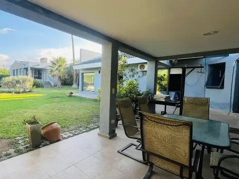 Venta Casa de Categoría en Barrio Dalvian