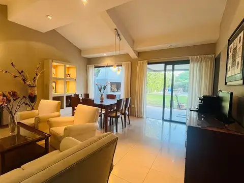 Casa 9 ambientes con 4 baños