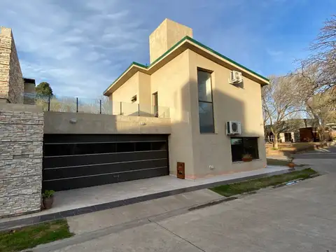 Casa 7 ambientes con 3 baños