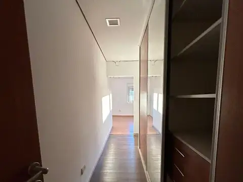 Departamento de 3 dormitorios, con balcón