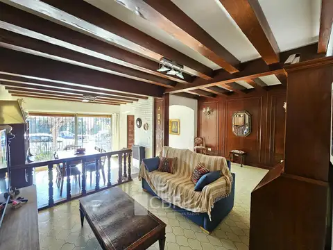 Casa 6 ambientes con 3 baños