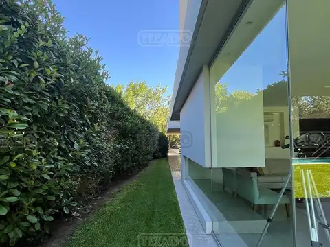 Casa 6 ambientes con 4 baños