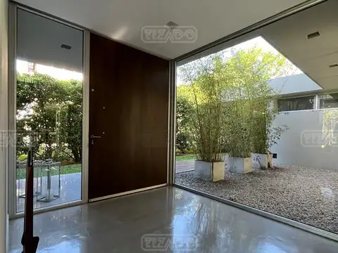 Casa en Venta con 5 cocheras