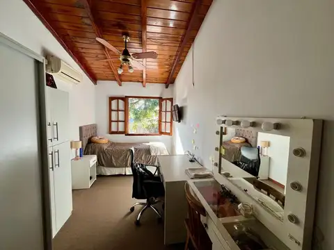 SE VENDE CASA 3 DORMITORIOS. EXCELENTE ESTADO