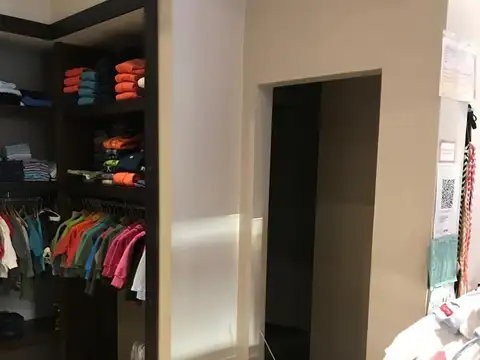 Hipólito Yrigoyen  8288 PB Local