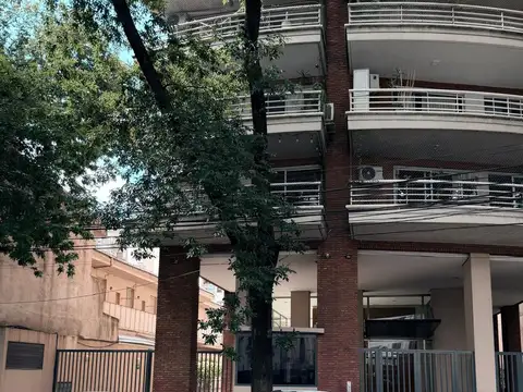 MUY BUENA COCHERA EN EXCELENTE EDIFICIO CON VIGILANCIA - EXCELENTE UBICACION