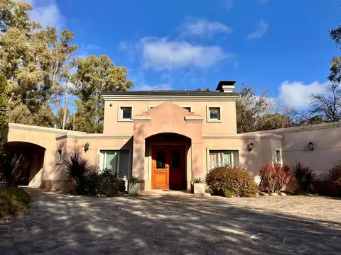 CASA VENTA 4 DORMITORIOS PISCINA CAMPOS DE ROCA