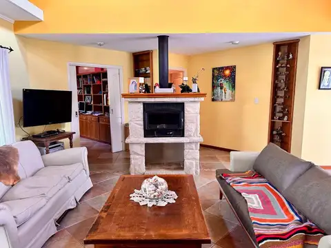 CASA VENTA 4 DORMITORIOS PISCINA CAMPOS DE ROCA