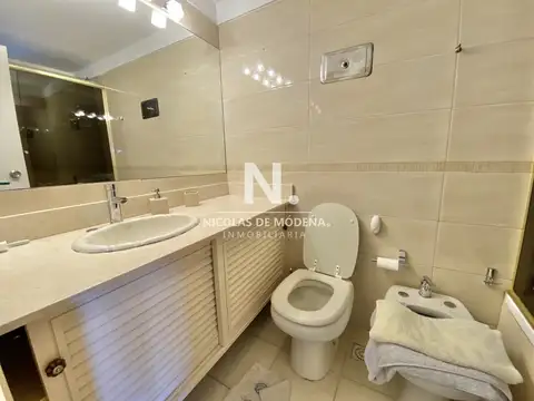 Vende Apartamento en Península - Punta del Este de 3 dormitorios.