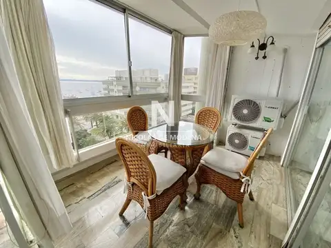 Vende Apartamento en Península - Punta del Este de 3 dormitorios.