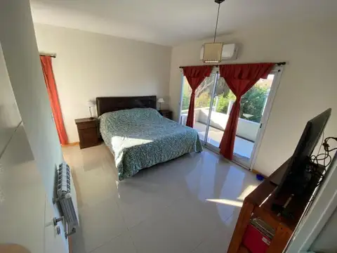 Casa 5 ambientes con 4 baños