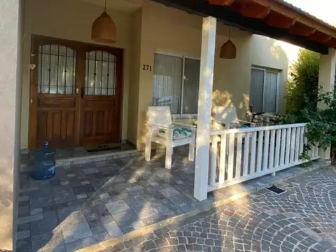 Casa en Venta con 4 cocheras