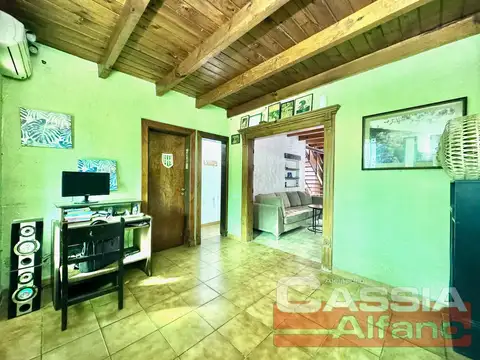 Casa en Venta con 2 cocheras