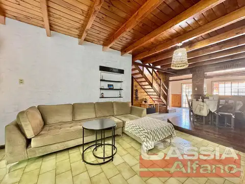 Casa 5 ambientes con 3 baños