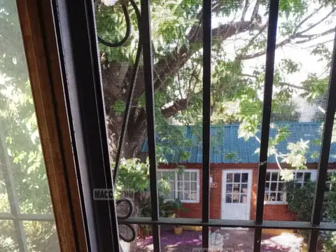 Casa 7 ambientes con 2 baños