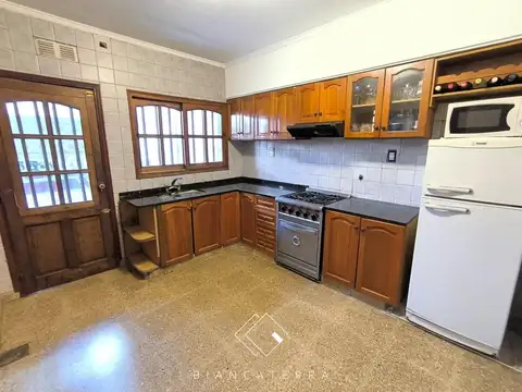 LAMADRID 400 - ALQUILER ZONA SUR CON COCHERA