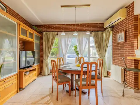 Casa de cuatro dormitorios en Barrio Cerrado Anexo Club Alemán Quilmes  ACEPTA DPTO EN PARTE DE PAGO