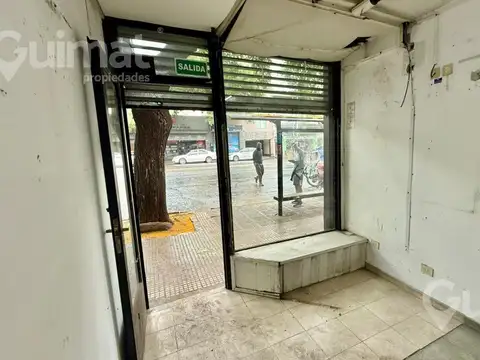 Excelente local en plena Av. Rivadavia – Villa Luro (¡Sin expensas!)